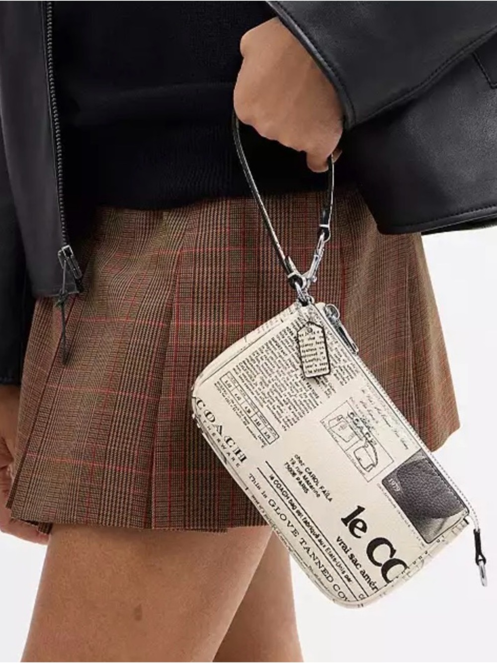 Limited Edition Coach Newspaper Print Shoulder Bag in Cream and Black - Picture 2 of 4